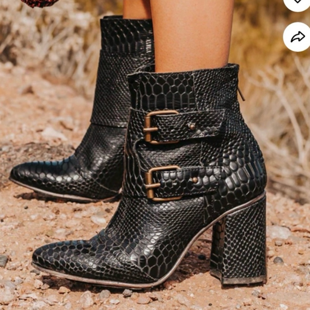 Freebird Joey Boots 7 Black Snake Leather Ankle Booties Zip Closure Buckle Block